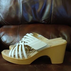 NEW CL By Laundry Comfort Cushion Elegant White Chunk Wedge Sandals Adjustable 9